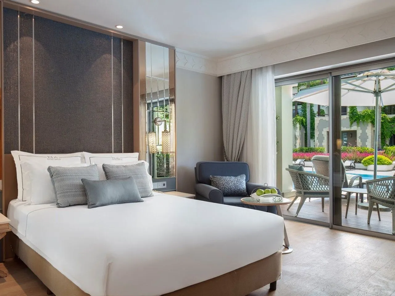 Ela Excellence Lake House Swim Up Oda